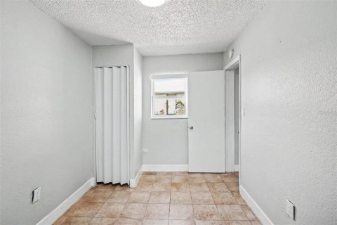 Commercial property in Fort Myers, Florida 5 bedrooms, 135.27 sq.m. № 2222272 - photo 15