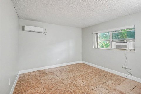Commercial property in Fort Myers, Florida 5 bedrooms, 135.27 sq.m. № 2222272 - photo 20