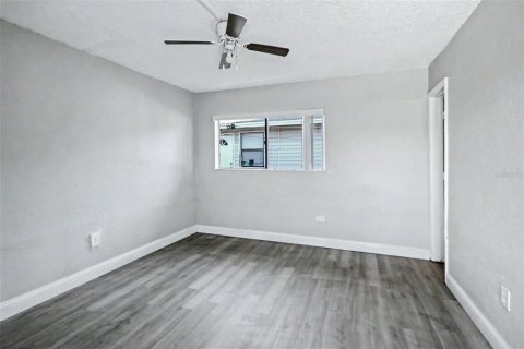 Commercial property in Fort Myers, Florida 5 bedrooms, 135.27 sq.m. № 2222272 - photo 7