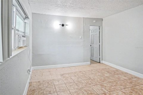 Commercial property in Fort Myers, Florida 5 bedrooms, 135.27 sq.m. № 2222272 - photo 18