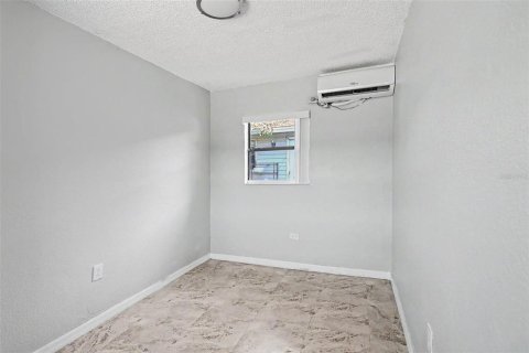 Commercial property in Fort Myers, Florida 5 bedrooms, 135.27 sq.m. № 2222272 - photo 12
