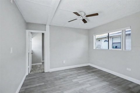 Commercial property in Fort Myers, Florida 5 bedrooms, 135.27 sq.m. № 2222272 - photo 4