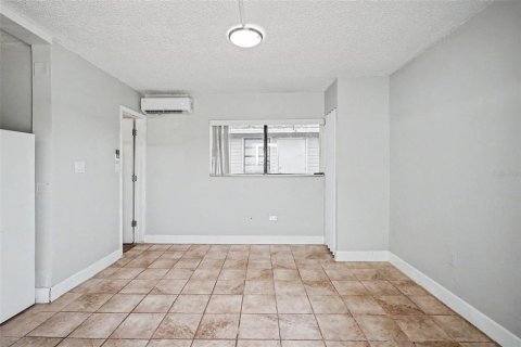 Commercial property in Fort Myers, Florida 5 bedrooms, 135.27 sq.m. № 2222272 - photo 6