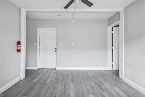 Commercial property in Fort Myers, Florida 5 bedrooms, 135.27 sq.m. № 2222272 - photo 13