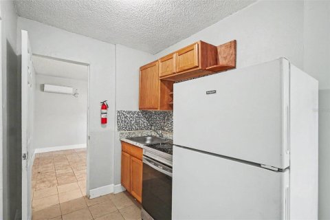 Commercial property in Fort Myers, Florida 5 bedrooms, 135.27 sq.m. № 2222272 - photo 5