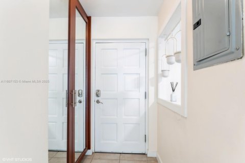 Condo in Miami, Florida, 2 bedrooms  № 1864711 - photo 16