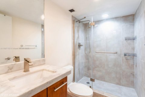 Condo in Miami, Florida, 2 bedrooms  № 1864711 - photo 15