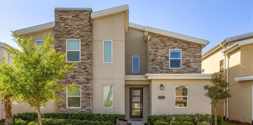 Casa en Kissimmee, Florida 9 dormitorios, 398.46 m2 № 2220936