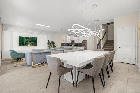 Casa en venta en Kissimmee, Florida, 9 dormitorios, 398.46 m2 № 2220936 - foto 6