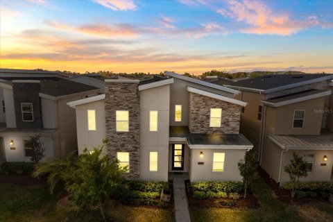 Casa en venta en Kissimmee, Florida, 9 dormitorios, 398.46 m2 № 2220936 - foto 2