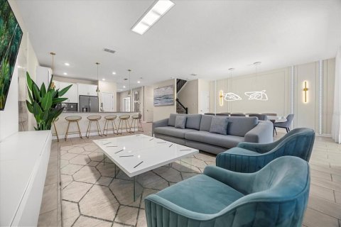 Casa en venta en Kissimmee, Florida, 9 dormitorios, 398.46 m2 № 2220936 - foto 3