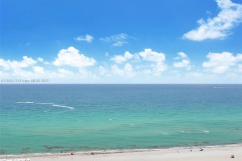 Condominio en venta en Sunny Isles Beach, Florida, 51.19 m2 № 2042648 - foto 1