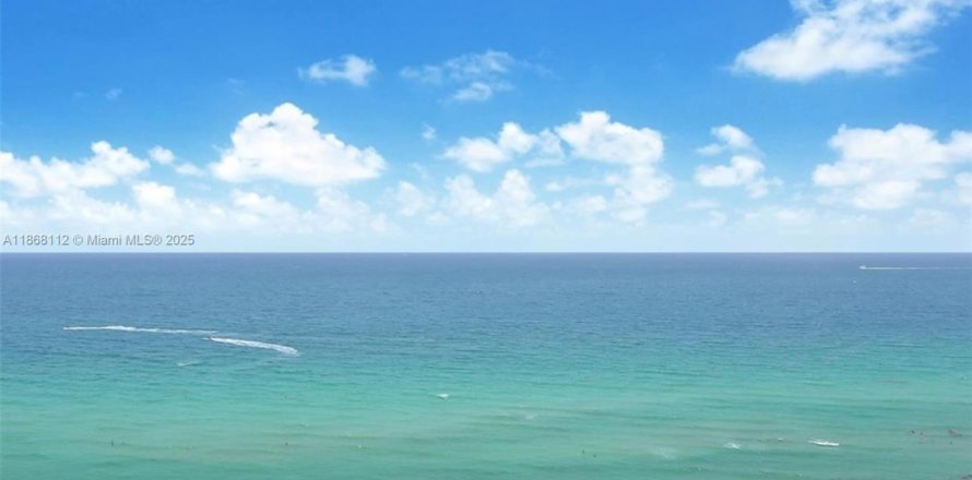 Estudio en el Condominio en Sunny Isles Beach, Florida  № 2042648