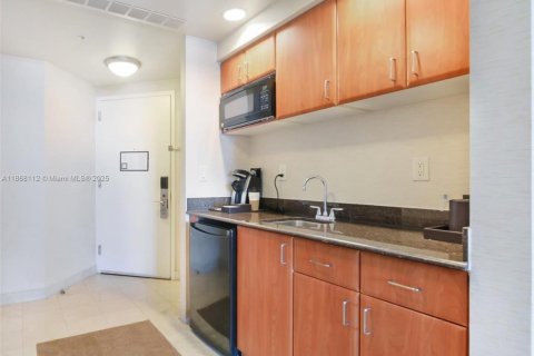 Condominio en venta en Sunny Isles Beach, Florida, 51.19 m2 № 2042648 - foto 8