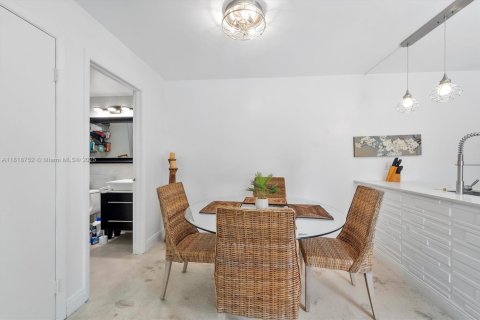 Townhouse in West Palm Beach, Florida 2 bedrooms, 119.66 sq.m. № 1777624 - photo 7