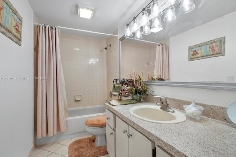 Townhouse in West Palm Beach, Florida 2 bedrooms, 119.66 sq.m. № 1777624 - photo 10