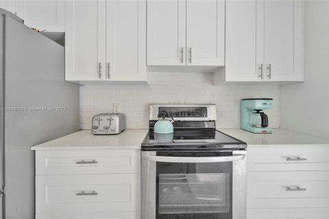 Townhouse in West Palm Beach, Florida 2 bedrooms, 119.66 sq.m. № 1777624 - photo 6