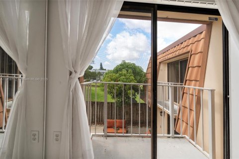 Townhouse in West Palm Beach, Florida 2 bedrooms, 119.66 sq.m. № 1777624 - photo 17