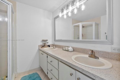 Townhouse in West Palm Beach, Florida 2 bedrooms, 119.66 sq.m. № 1777624 - photo 14