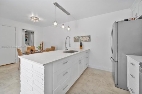 Townhouse in West Palm Beach, Florida 2 bedrooms, 119.66 sq.m. № 1777624 - photo 5