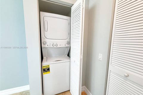 Copropriété à louer à Miami, Floride: 2 chambres, 119.75 m2 № 2047963 - photo 22