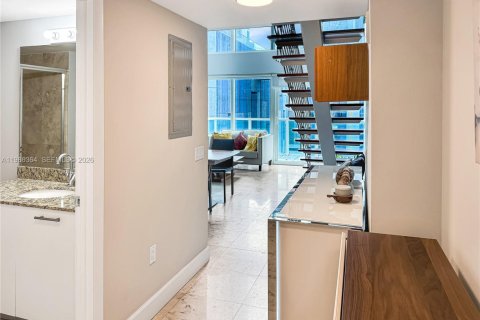 Copropriété à louer à Miami, Floride: 2 chambres, 119.75 m2 № 2047963 - photo 18