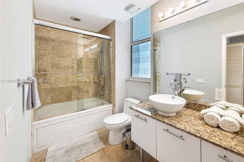 Copropriété à louer à Miami, Floride: 2 chambres, 119.75 m2 № 2047963 - photo 12