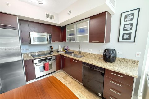 Copropriété à louer à Miami, Floride: 2 chambres, 119.75 m2 № 2047963 - photo 6