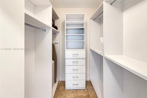 Copropriété à louer à Miami, Floride: 2 chambres, 119.75 m2 № 2047963 - photo 11