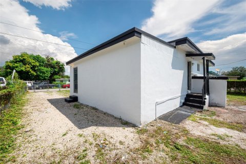 Купить виллу или дом в Майами, Флорида 3 спальни, 73.58м2, № 1927953 - фото 7