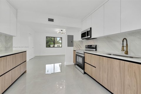 Купить виллу или дом в Майами, Флорида 3 спальни, 73.58м2, № 1927953 - фото 13
