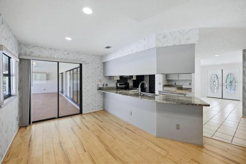House in Sarasota, Florida 3 bedrooms, 226.03 sq.m. № 2396419 - photo 15