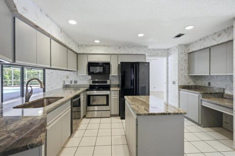 House in Sarasota, Florida 3 bedrooms, 226.03 sq.m. № 2396419 - photo 14