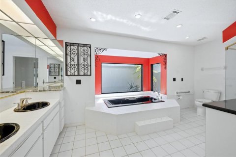 House in Sarasota, Florida 3 bedrooms, 226.03 sq.m. № 2396419 - photo 24