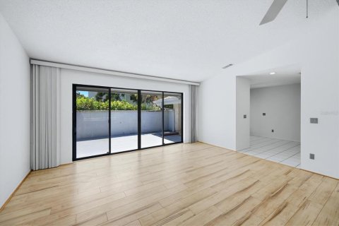 House in Sarasota, Florida 3 bedrooms, 226.03 sq.m. № 2396419 - photo 7