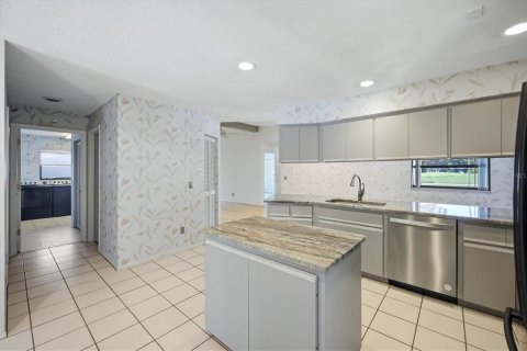 House in Sarasota, Florida 3 bedrooms, 226.03 sq.m. № 2396419 - photo 12