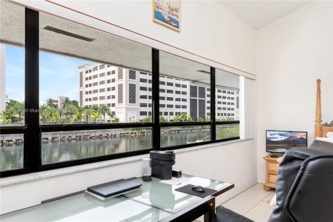 Copropriété à vendre à Sunny Isles Beach, Floride: 3 chambres, 210.42 m2 № 1950473 - photo 28