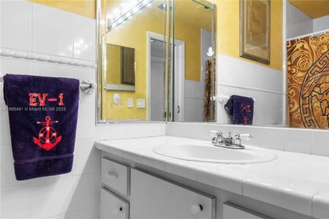 Copropriété à vendre à Sunny Isles Beach, Floride: 3 chambres, 210.42 m2 № 1950473 - photo 29