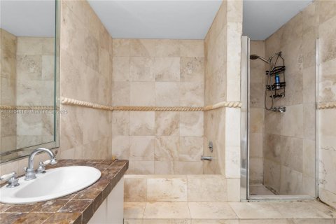 Copropriété à vendre à Sunny Isles Beach, Floride: 3 chambres, 210.42 m2 № 1950473 - photo 25