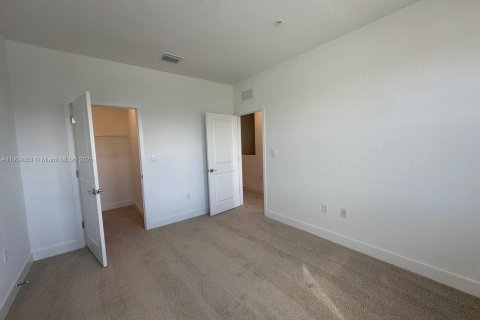 Снять в аренду таунхаус в Пемброк-Пайнс, Флорида 4 спальни, 178.84м2, № 1954096 - фото 17