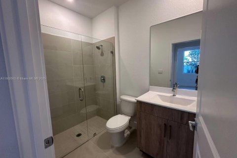 Снять в аренду таунхаус в Пемброк-Пайнс, Флорида 4 спальни, 178.84м2, № 1954096 - фото 7