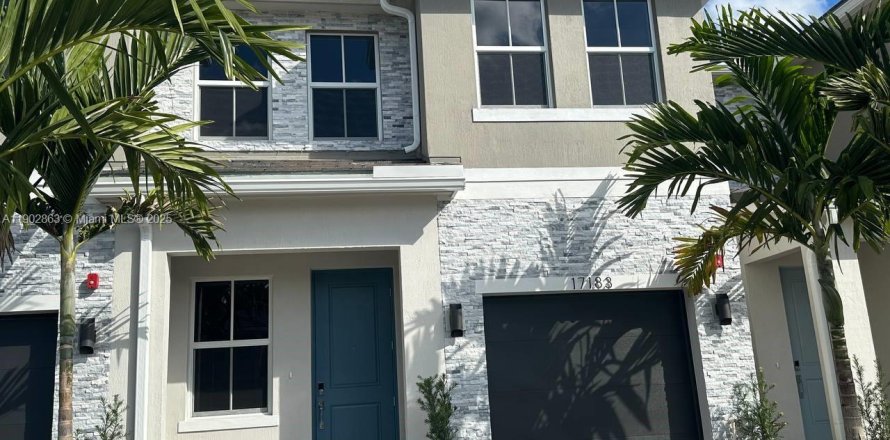 Таунхаус в Пемброк-Пайнс, Флорида 4 спальни, 178.84м2 № 1954096