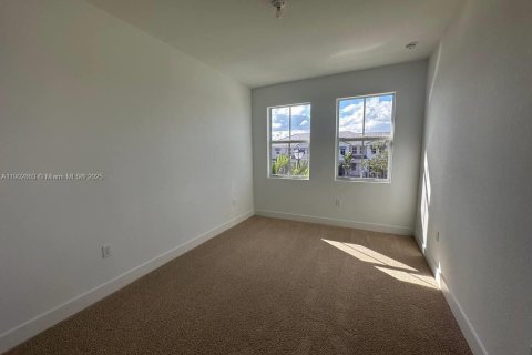 Снять в аренду таунхаус в Пемброк-Пайнс, Флорида 4 спальни, 178.84м2, № 1954096 - фото 16