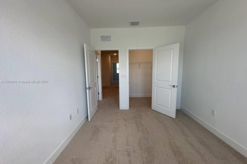 Снять в аренду таунхаус в Пемброк-Пайнс, Флорида 4 спальни, 178.84м2, № 1954096 - фото 15