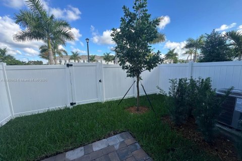 Снять в аренду таунхаус в Пемброк-Пайнс, Флорида 4 спальни, 178.84м2, № 1954096 - фото 20