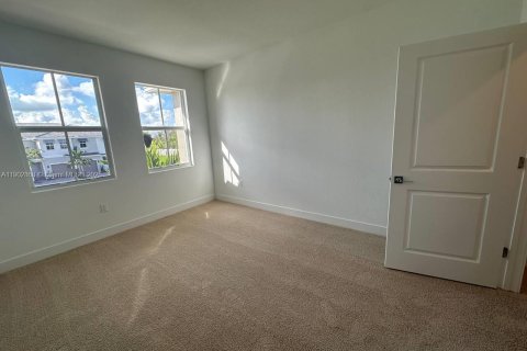 Снять в аренду таунхаус в Пемброк-Пайнс, Флорида 4 спальни, 178.84м2, № 1954096 - фото 14