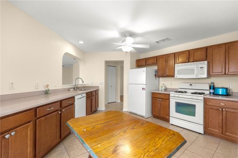 House in Ocala, Florida 2 bedrooms, 129.97 sq.m. № 2118383 - photo 11