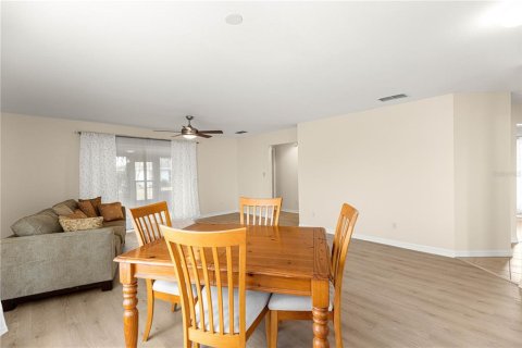 House in Ocala, Florida 2 bedrooms, 129.97 sq.m. № 2118383 - photo 16