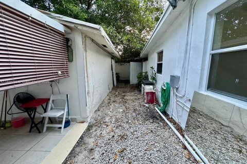 House in Miami, Florida 6 bedrooms, 172.43 sq.m. № 1889668 - photo 15