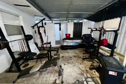 House in Miami, Florida 6 bedrooms, 172.43 sq.m. № 1889668 - photo 20